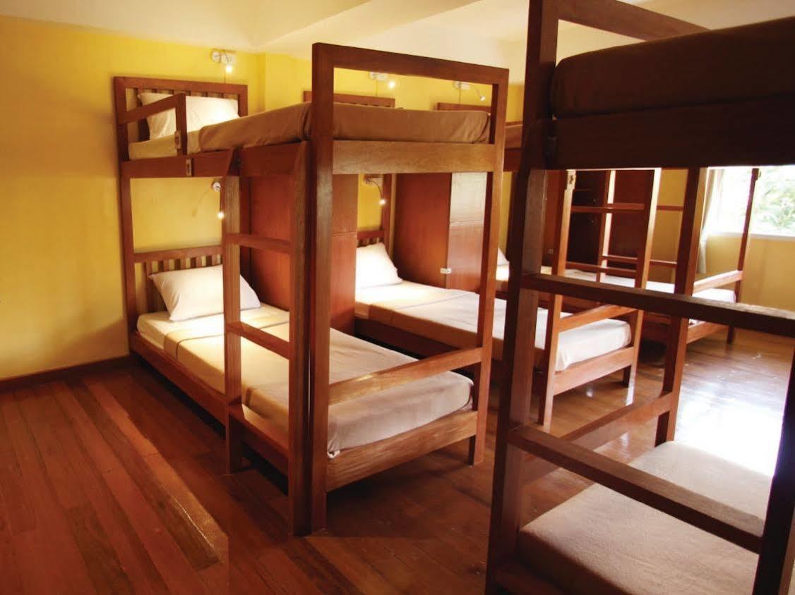 Chanchala Cafe & Hostel Хуа Хин Екстериор снимка