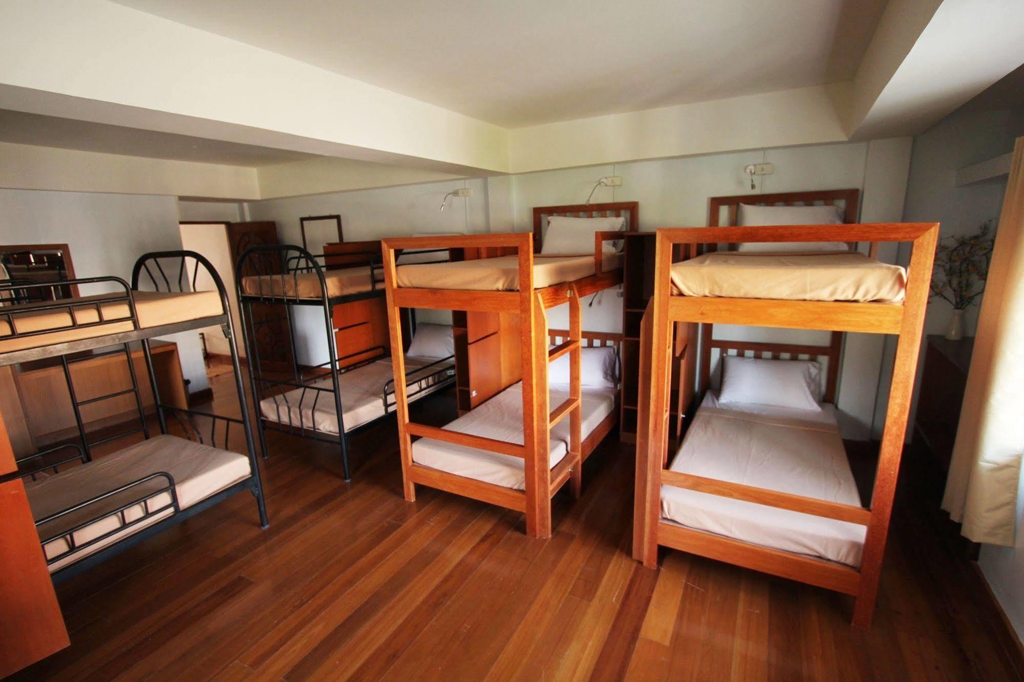 Chanchala Cafe & Hostel Хуа Хин Екстериор снимка