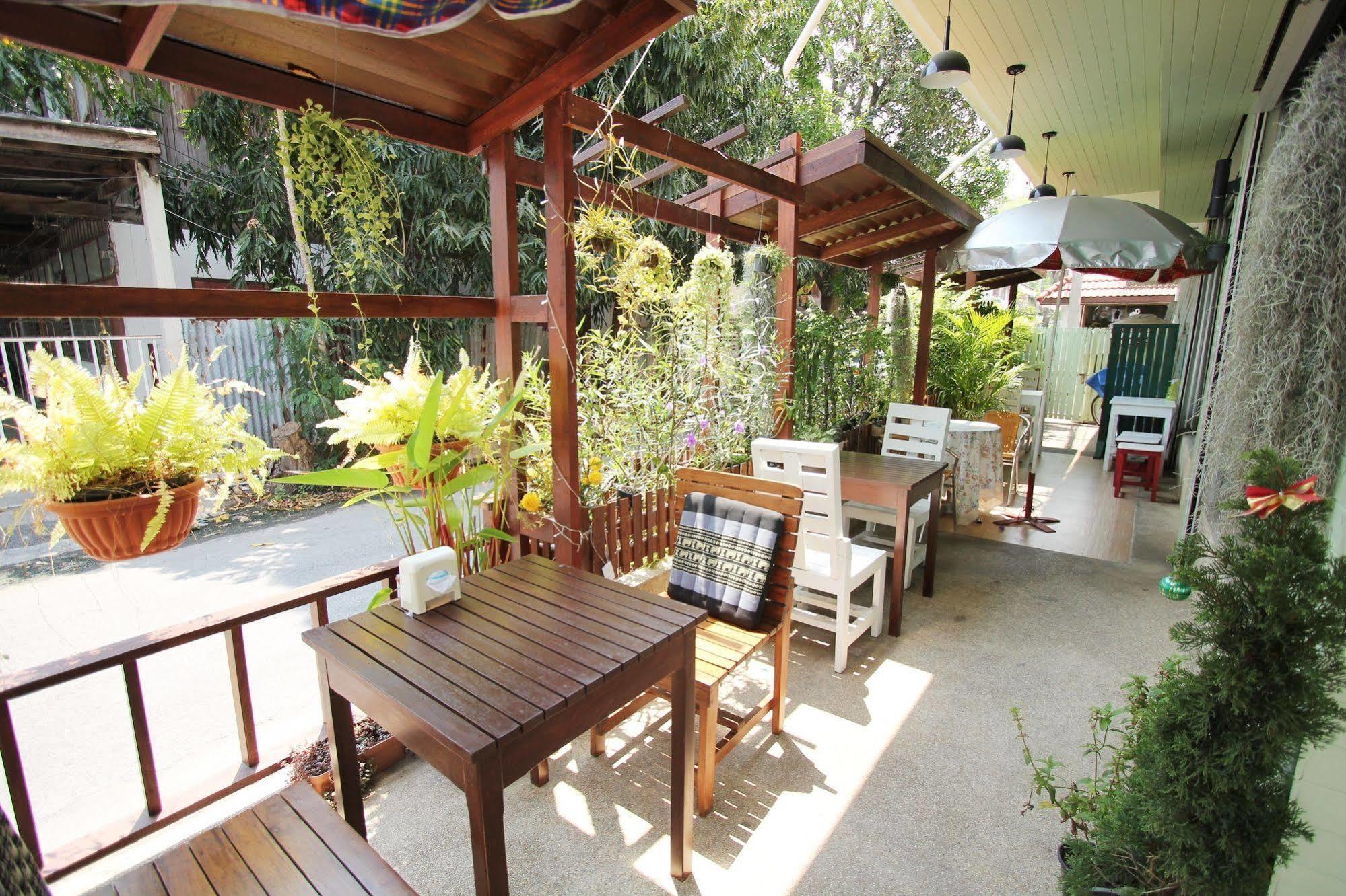 Chanchala Cafe & Hostel Хуа Хин Екстериор снимка